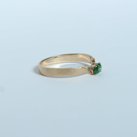 MOKO Ring /Green Garnet